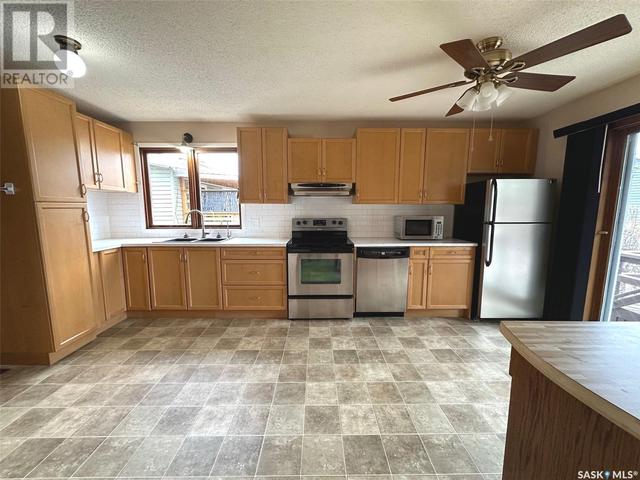481 Broadway Street W, House detached with 3 bedrooms, 3 bathrooms and null parking in Fort Qu'Appelle SK | Image 2