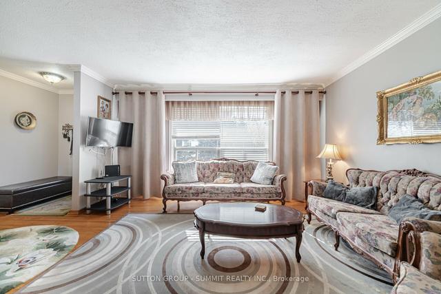 521 Wildwood Dr, House detached with 3 bedrooms, 2 bathrooms and 4 parking in Oakville ON | Image 4