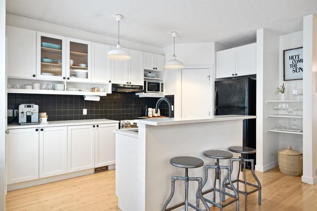 7 - 1620 27 Avenue Sw, Home with 2 bedrooms, 1 bathrooms and 1 parking in Calgary AB | Image 1