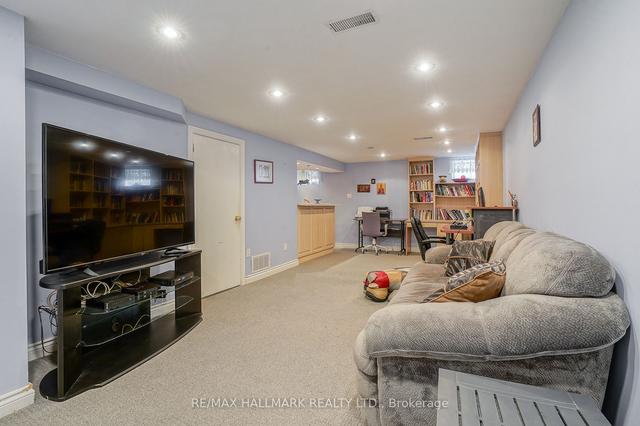 7 Deanecrest Rd, House detached with 4 bedrooms, 2 bathrooms and 3 parking in Toronto ON | Image 7