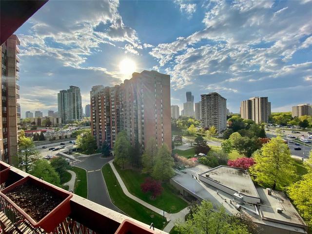1019 - 50 Mississauga Valley Blvd, Condo with 3 bedrooms, 2 bathrooms and 1 parking in Mississauga ON | Image 3