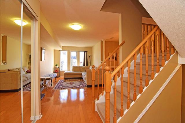 100 - 1050 Bristol Rd W, Townhouse with 3 bedrooms, 3 bathrooms and 1 parking in Mississauga ON | Image 6