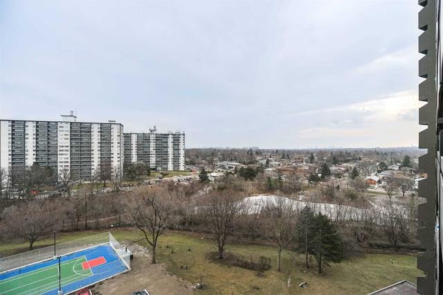 1209 - 11 Wincott Dr, Condo with 3 bedrooms, 2 bathrooms and 1 parking in Toronto ON | Image 6