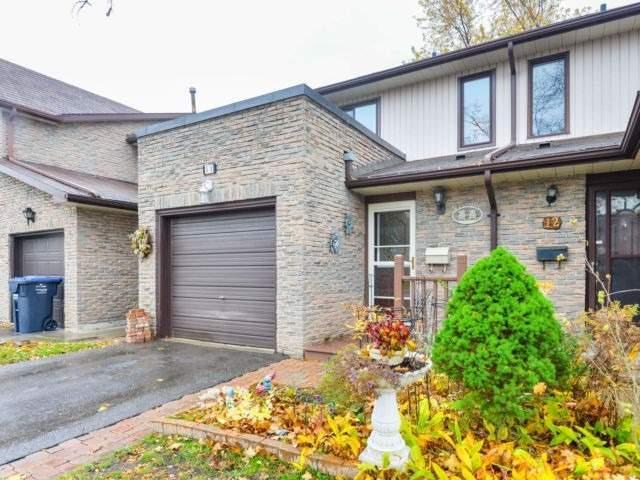 11 Dawson Cres, Townhouse with 3 bedrooms, 3 bathrooms and 2 parking in Brampton ON | Image 1