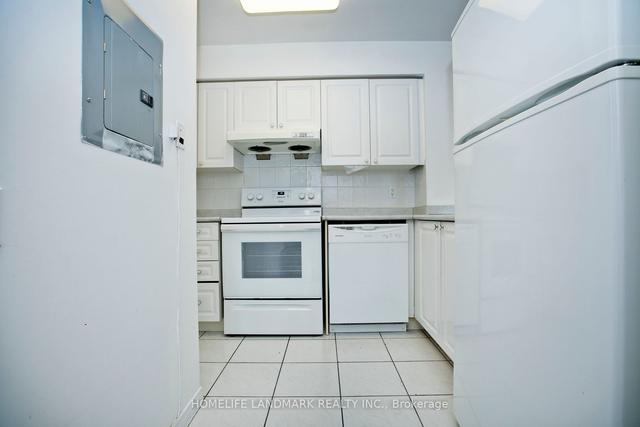 1011 - 8 Hillcrest Ave, Condo with 2 bedrooms, 2 bathrooms and 1 parking in Toronto ON | Image 3
