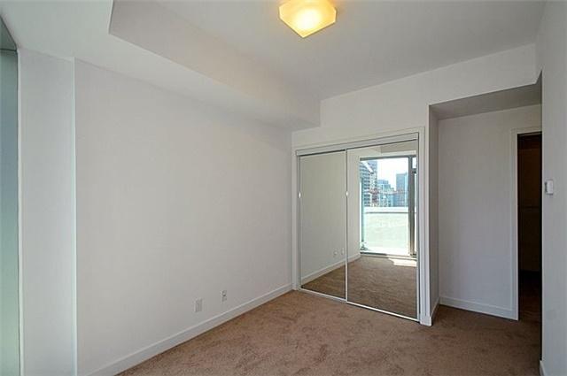 1301 - 14 York St, Condo with 3 bedrooms, 2 bathrooms and 1 parking in Toronto ON | Image 11