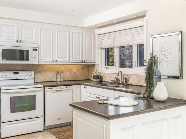 40a Oxton Ave, House detached with 3 bedrooms, 4 bathrooms and 3 parking in Toronto ON | Image 6