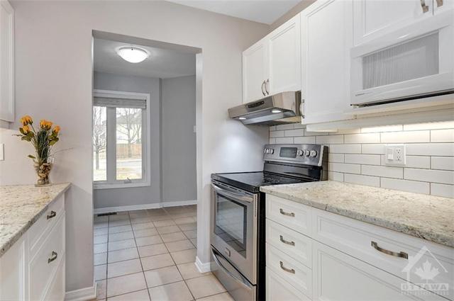 985 Karsh Drive, Townhouse with 3 bedrooms, 3 bathrooms and 3 parking in Ottawa ON | Image 8