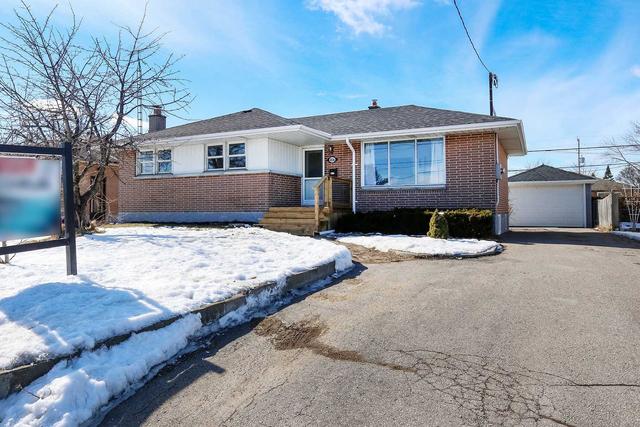 416 Stevenson Rd N, House detached with 3 bedrooms, 2 bathrooms and 6 parking in Oshawa ON | Image 1
