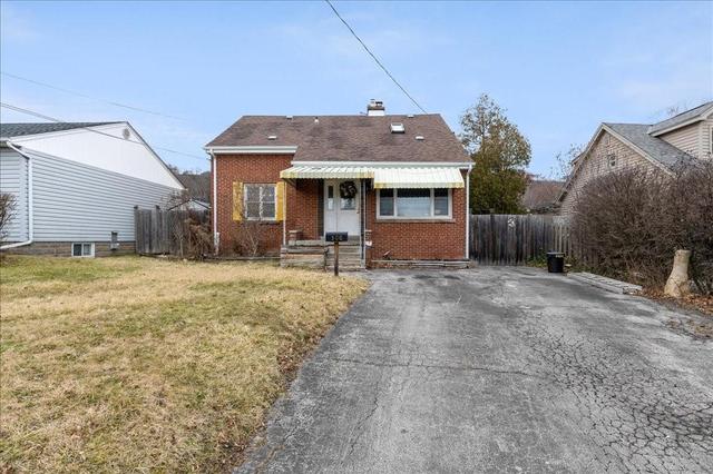 300 Rosedale Avenue, House detached with 3 bedrooms, 2 bathrooms and 4 parking in Hamilton ON | Image 2