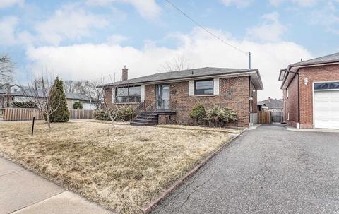 38 Golfdown Dr, House detached with 3 bedrooms, 2 bathrooms and 4 parking in Toronto ON | Card Image
