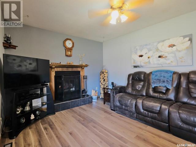 407 3rd Avenue E, House detached with 4 bedrooms, 2 bathrooms and null parking in Rosetown SK | Image 6