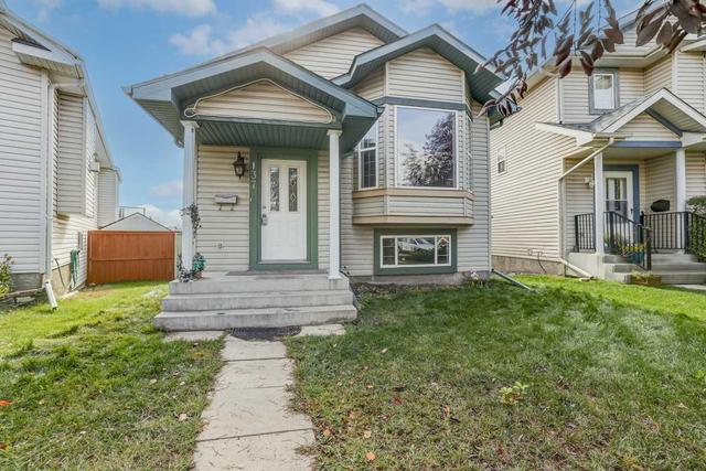 137 Erin Meadow Bay Se, House detached with 3 bedrooms, 2 bathrooms and 1 parking in Calgary AB | Image 1