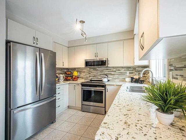 64 Revelstoke Cres, House attached with 3 bedrooms, 4 bathrooms and 3 parking in Richmond Hill ON | Image 7