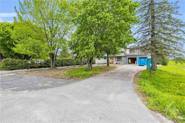 5806 First Line Road, Condo with 3 bedrooms, 1 bathrooms and 2 parking in Ottawa ON | Image 4