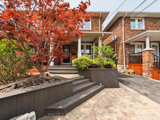 172 Fairlawn Ave, House semidetached with 2 bedrooms, 3 bathrooms and 1 parking in Toronto ON | Image 12