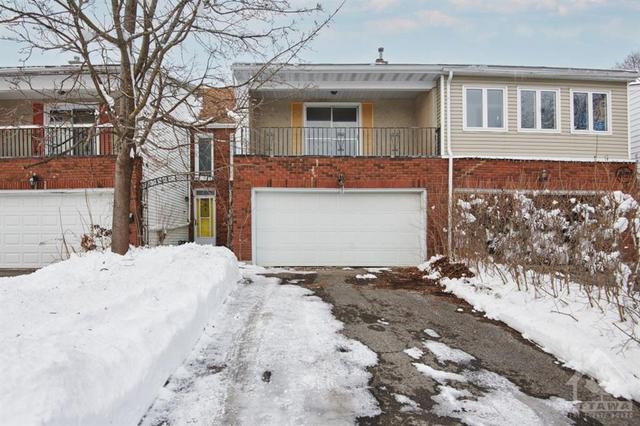 17 Estelle Crescent, Townhouse with 3 bedrooms, 2 bathrooms and 4 parking in Ottawa ON | Image 1