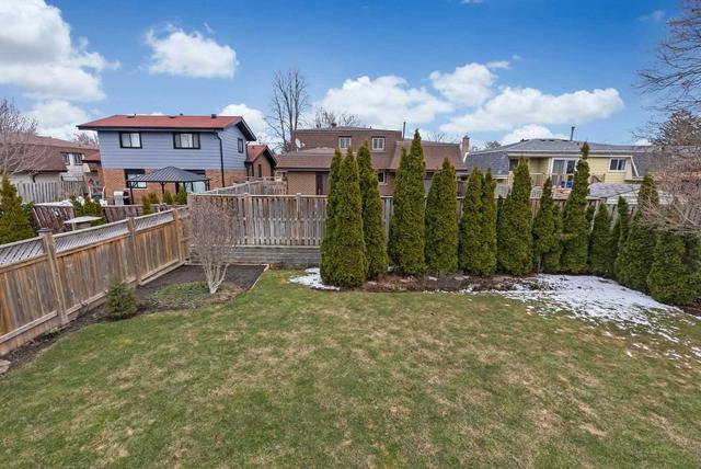15 Bannerman Crt, House detached with 3 bedrooms, 2 bathrooms and 6 parking in Whitby ON | Image 22