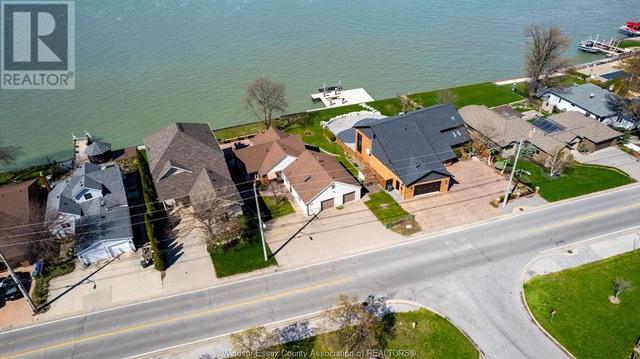 9828 Riverside Drive East, House detached with 3 bedrooms, 2 bathrooms and null parking in Windsor ON | Image 1