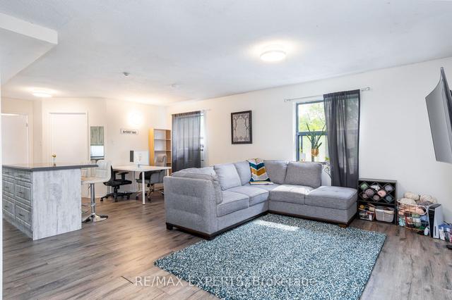 209 - 175 Hunter St E, Condo with 1 bedrooms, 1 bathrooms and 1 parking in Hamilton ON | Image 3