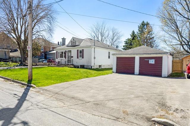 10 Stuart Street, House detached with 3 bedrooms, 1 bathrooms and 6 parking in Brockville ON | Image 2
