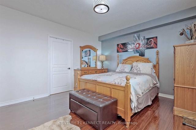 1203 - 200 Burnhamthorpe Rd E, Condo with 2 bedrooms, 2 bathrooms and 1 parking in Mississauga ON | Image 5