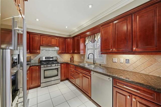 26 Blackwell Pl, House detached with 4 bedrooms, 4 bathrooms and 8 parking in Brampton ON | Image 5
