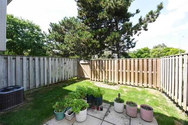 24 Franklin Crt, Townhouse with 3 bedrooms, 2 bathrooms and 2 parking in Brampton ON | Image 25