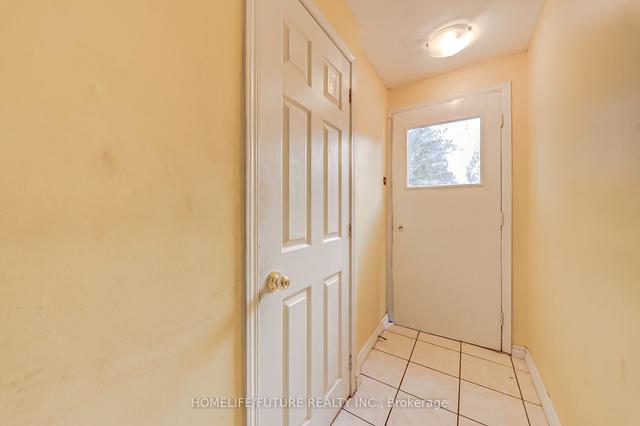 27 Wellpark Blvd, House detached with 3 bedrooms, 3 bathrooms and 5 parking in Toronto ON | Image 11