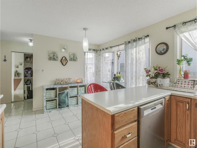 2216 113 St Nw, House semidetached with 4 bedrooms, 2 bathrooms and null parking in Edmonton AB | Image 27