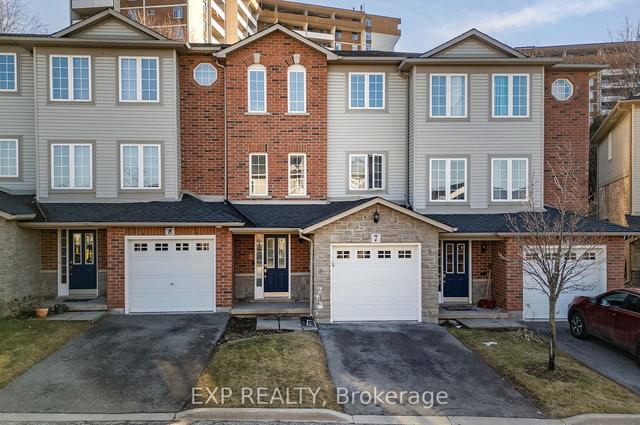 7 - 7 Southside Pl, Townhouse with 3 bedrooms, 3 bathrooms and 2 parking in Hamilton ON | Image 1