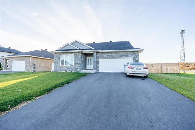2120 Burke Avenue, House detached with 3 bedrooms, 2 bathrooms and 4 parking in Cornwall ON | Image 3