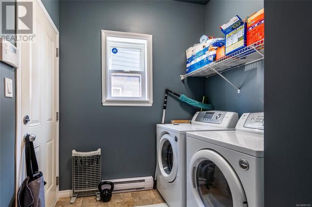 Laundry on the Main Floor | Image 32