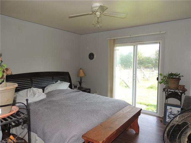 804586 Grey Road 40, House detached with 3 bedrooms, 1 bathrooms and 10 parking in Chatsworth ON | Image 4