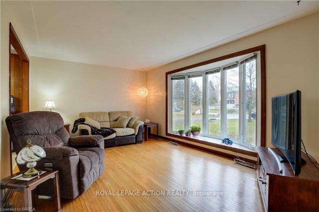 6299 Guelph Line, House detached with 2 bedrooms, 1 bathrooms and 17 parking in Burlington ON | Image 8