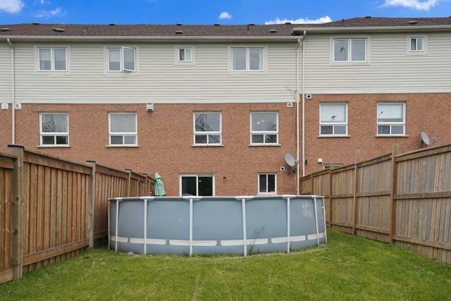 1016 Southport Dr, House attached with 3 bedrooms, 3 bathrooms and 3 parking in Oshawa ON | Image 17