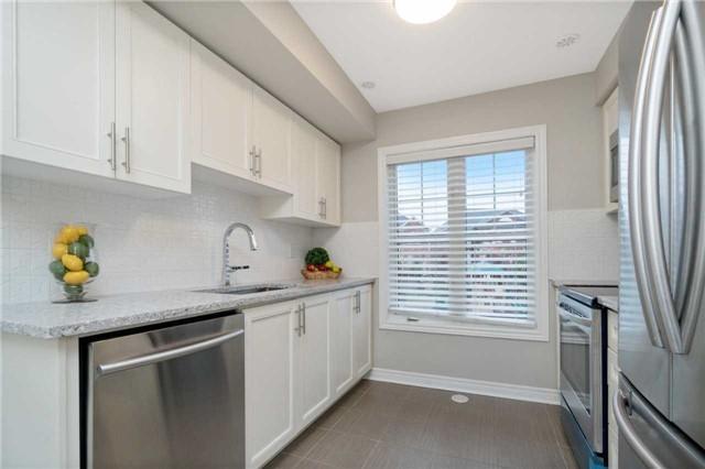 46 Soldier St, Townhouse with 2 bedrooms, 3 bathrooms and 1 parking in Brampton ON | Image 2