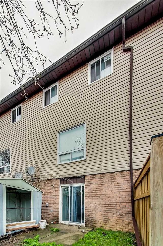 c - 22 Bond St, Townhouse with 3 bedrooms, 2 bathrooms and 2 parking in Brantford ON | Image 22
