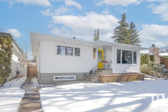 10846 60 Av Nw, House detached with 5 bedrooms, 3 bathrooms and null parking in Edmonton AB | Image 2