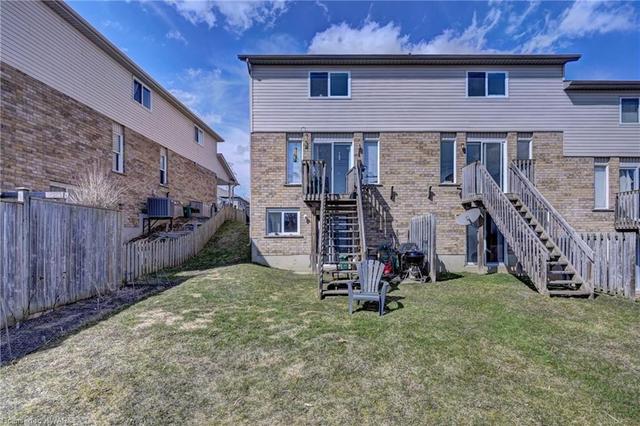 212 Red Clover Court, House attached with 3 bedrooms, 1 bathrooms and 2 parking in Kitchener ON | Image 8