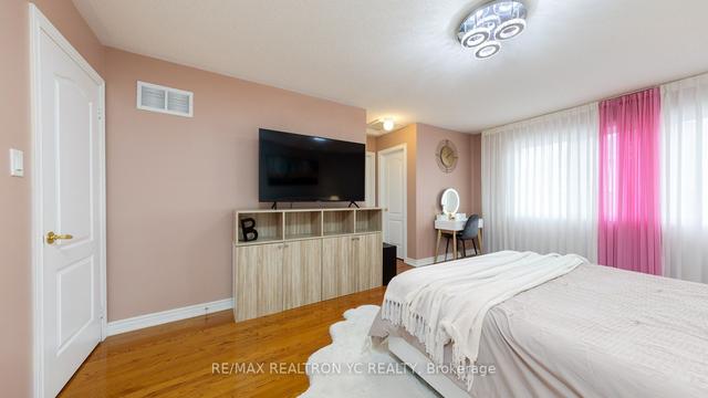 28 St James Ave, House detached with 3 bedrooms, 4 bathrooms and 4 parking in Vaughan ON | Image 19