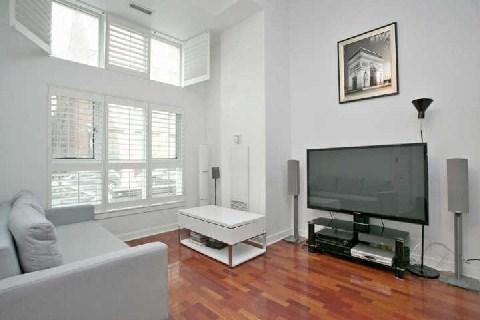 th106 - 77 Lombard St, Townhouse with 2 bedrooms, 3 bathrooms and 1 parking in Toronto ON | Image 3