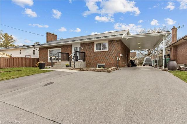 185 Elm Street, House detached with 5 bedrooms, 2 bathrooms and 7 parking in Gananoque ON | Image 12
