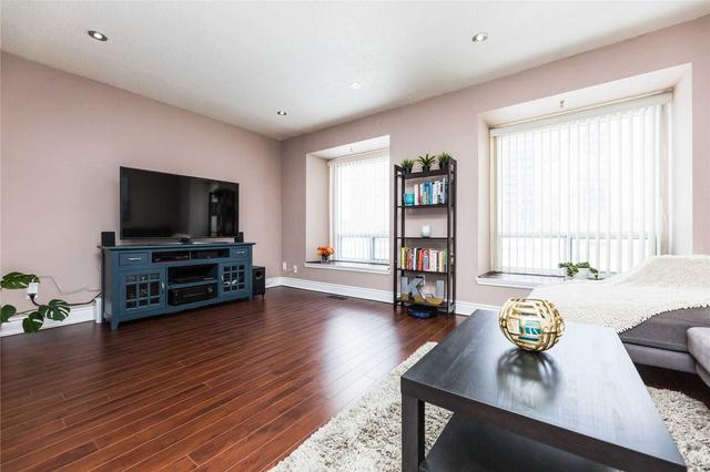 100 Carleton Pl, Townhouse with 3 bedrooms, 2 bathrooms and 2 parking in Brampton ON | Image 8