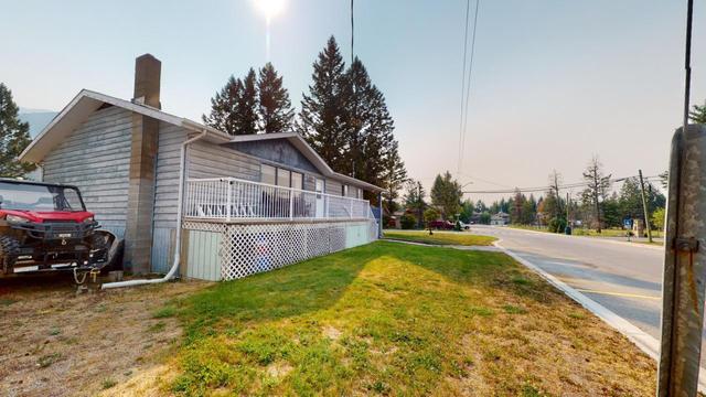 7558 Columbia Avenue, House detached with 4 bedrooms, 2 bathrooms and 2 parking in Radium Hot Springs BC | Image 33
