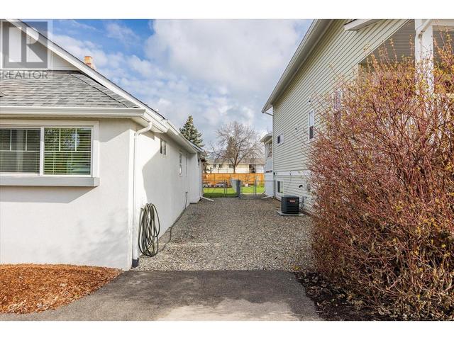 904 Graham Road, House detached with 2 bedrooms, 1 bathrooms and 2 parking in Kelowna BC | Image 31
