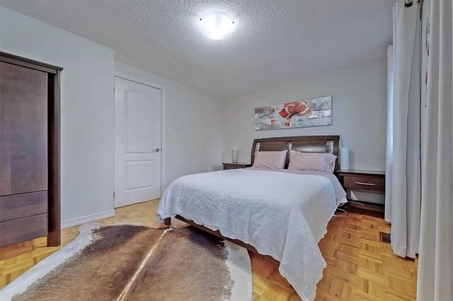 upper - 37 Hanson Rd, House detached with 3 bedrooms, 2 bathrooms and 5 parking in Mississauga ON | Image 10
