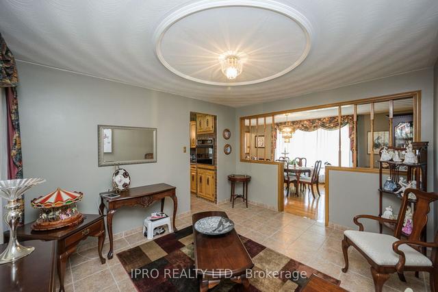 53 Glover Rd, House detached with 3 bedrooms, 2 bathrooms and 6 parking in Hamilton ON | Image 3