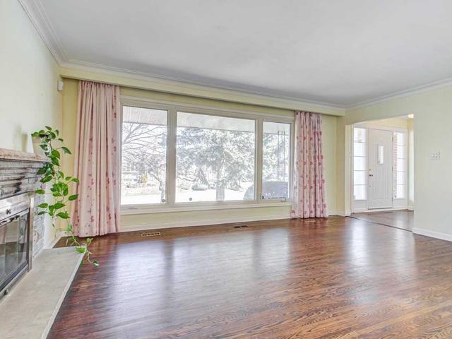 2 Bowerbank Dr, House detached with 3 bedrooms, 2 bathrooms and 5 parking in Toronto ON | Image 26