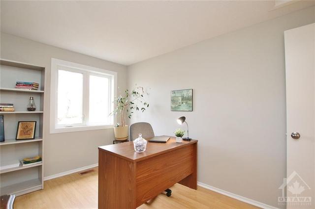 15 Saxton Crescent, Townhouse with 3 bedrooms, 2 bathrooms and 2 parking in Ottawa ON | Image 17